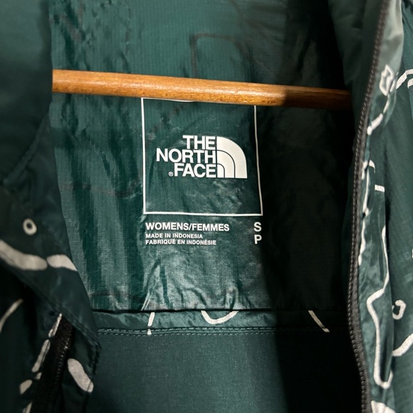 NWT North Face Dark Green Windbreaker - Picture 6 of 8